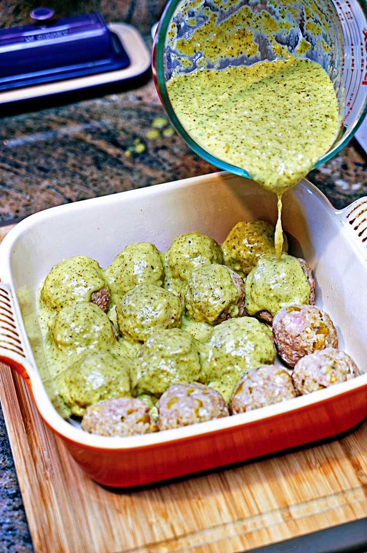 Stuffed-Green-Chili-Meatballs-in-Tomatillo-Sauce-5