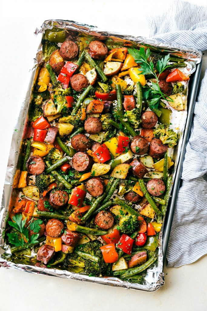 One-pan-healthy-sausage-and-roasted-veggies-683x1024